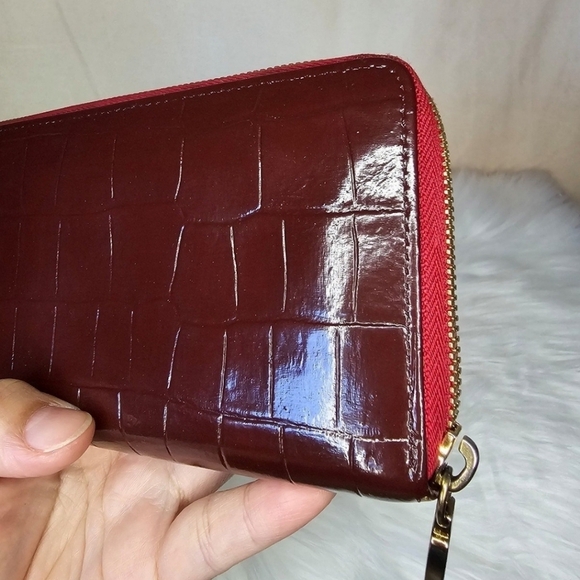 💜🔹️MCM 🔹️LONG CONTINENTAL zip around purple croc WALLET - Picture 11 of 12